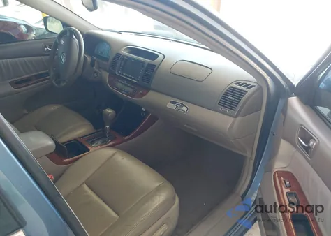 2004 Toyota Camry Xle V6 z USA, uszkodzony, nr VIN 4T1BF30K14U584168